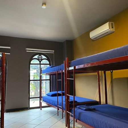 Alajuela Backpackers Airport Hostel Extérieur photo