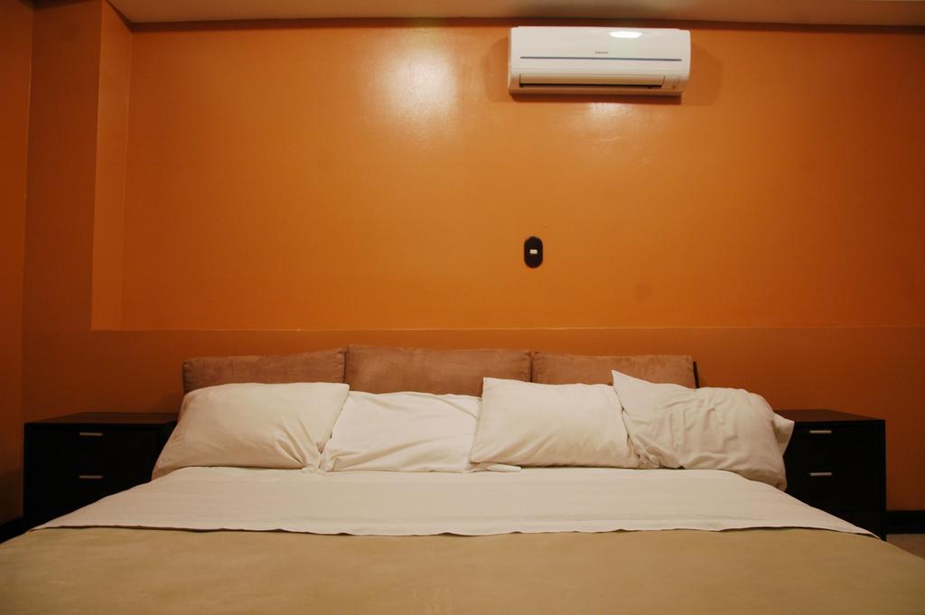 Alajuela Backpackers Airport Hostel Extérieur photo